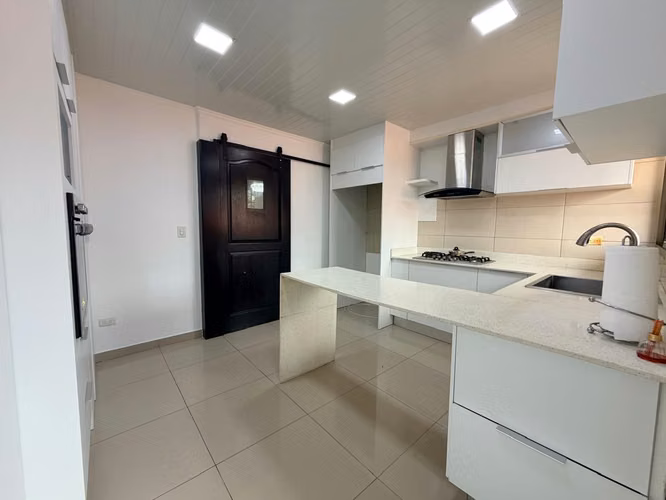 Casa en Venta con Piscina en Villa Lucre - Imagen 8