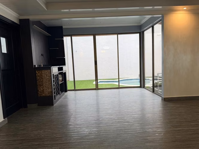 Casa en Venta con Piscina en Villa Lucre - Imagen 5