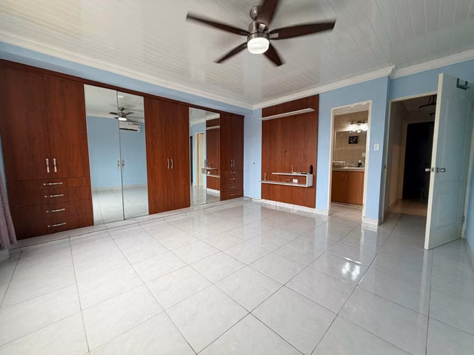 Casa en Venta con Piscina en Villa Lucre - Imagen 15