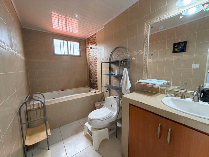 Casa en Venta con Piscina en Villa Lucre - Imagen 14