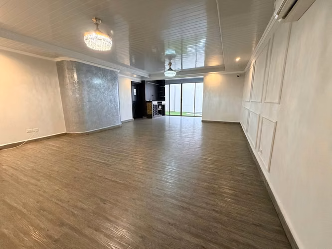 Casa en Venta con Piscina en Villa Lucre - Imagen 7