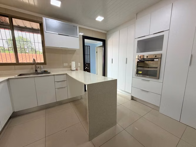 Casa en Venta con Piscina en Villa Lucre - Imagen 10