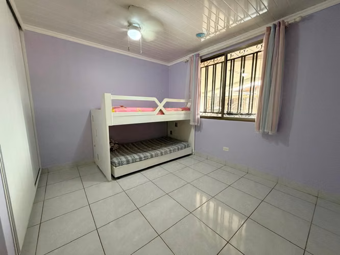 Casa en Venta con Piscina en Villa Lucre - Imagen 12