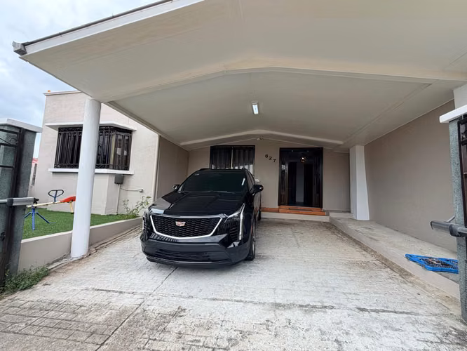 Casa en Venta con Piscina en Villa Lucre - Imagen 2