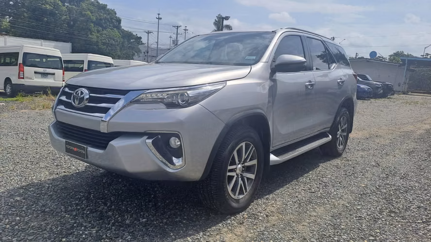 TOYOTA FORTUNER 2018 - Imagen 9