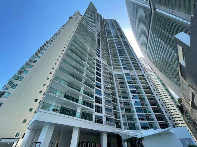 Se alquila hermoso apartamento en Oasis on the Bay Punta Pacifica, vista al mar, amoblado.
