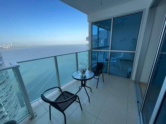 Se alquila hermoso apartamento en Oasis on the Bay Punta Pacifica, vista al mar, amoblado.