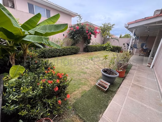 268626. Furnished house for sale: 4 bedrooms, 4.5 bathrooms, den, 300 m².