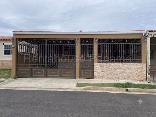 HOUSE FOR SALE IN CHORRERA DDB26-8892