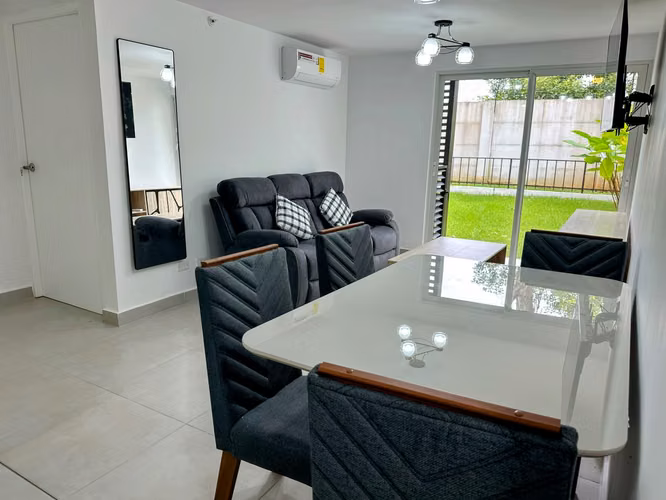 ALQUILER DE APARTAMENTO AMOBLADO CERCA A COSTA DEL ESTE CON PATIO - Imagen 3