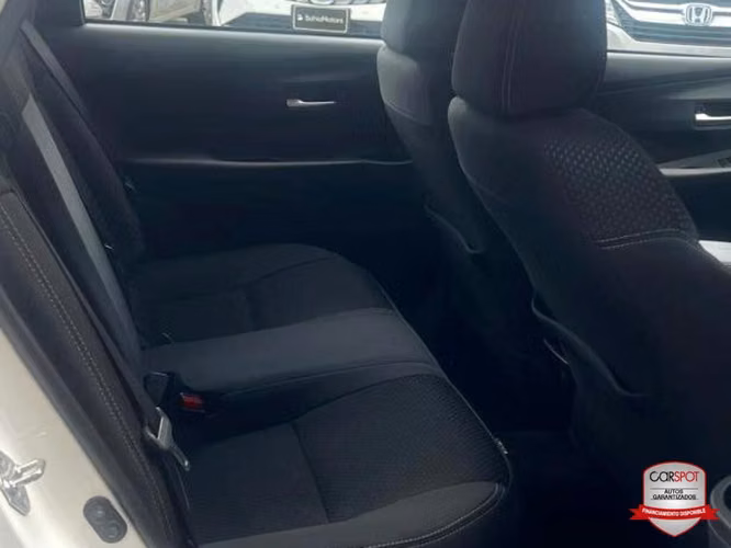 Toyota Yaris E 2023 Automática EG8251 - Imagen 6