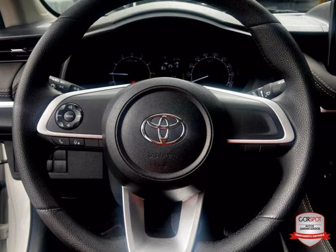 Toyota Yaris E 2023 Automática EG8251 - Imagen 9