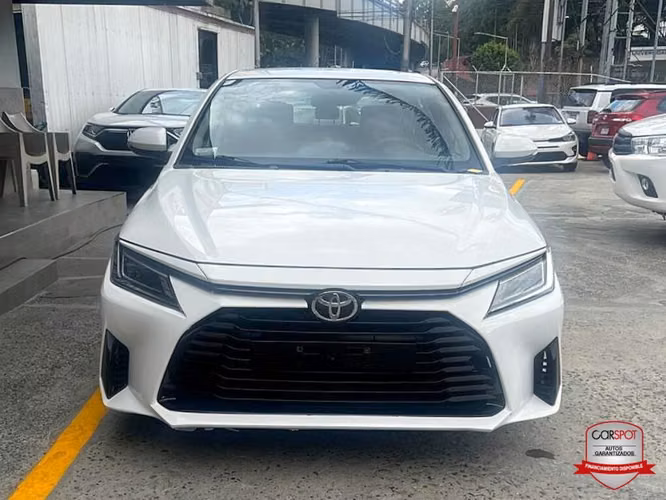 Toyota Yaris E 2023 Automática EG8251 - Imagen 2