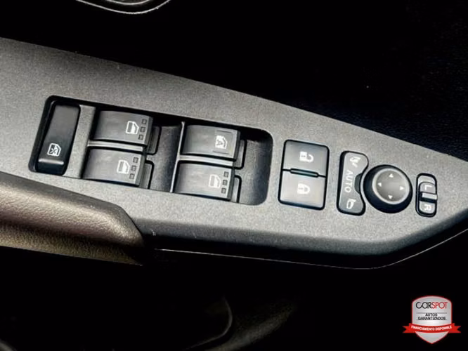 Toyota Yaris E 2023 Automática EG8251 - Imagen 12
