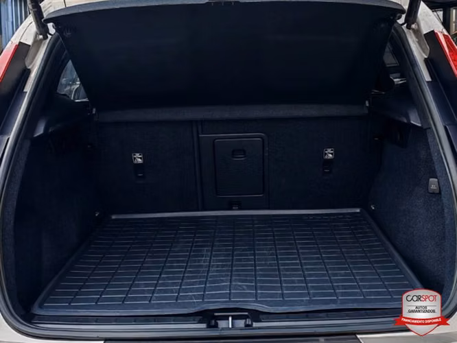 Volvo XC40 B4 2023 Automática EH3543 - Imagen 7