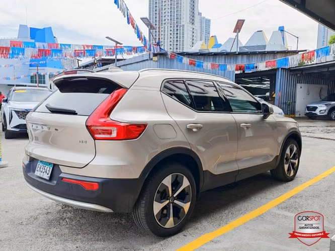 Volvo XC40 B4 2023 Automática EH3543 - Imagen 4