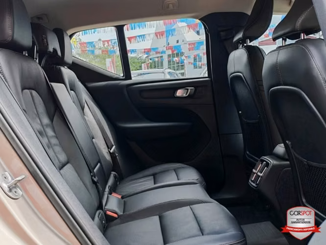 Volvo XC40 B4 2023 Automática EH3543 - Imagen 8
