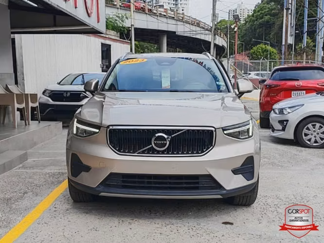 Volvo XC40 B4 2023 Automática EH3543 - Imagen 2