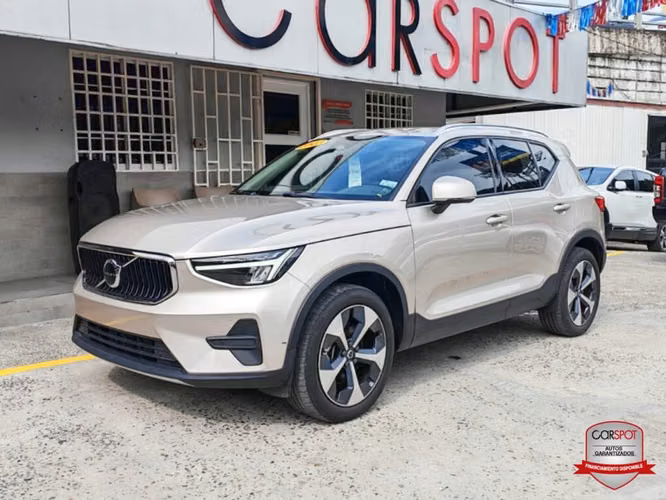 Volvo XC40 B4 2023 Automática EH3543