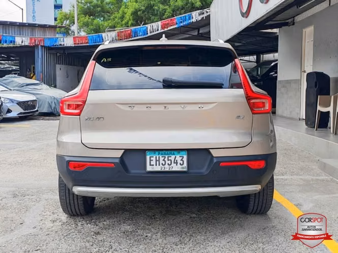 Volvo XC40 B4 2023 Automática EH3543 - Imagen 5