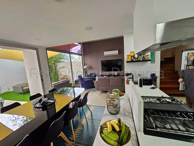 Venta de Casa Amoblado en Costa Sur Costa Sur Village EC
