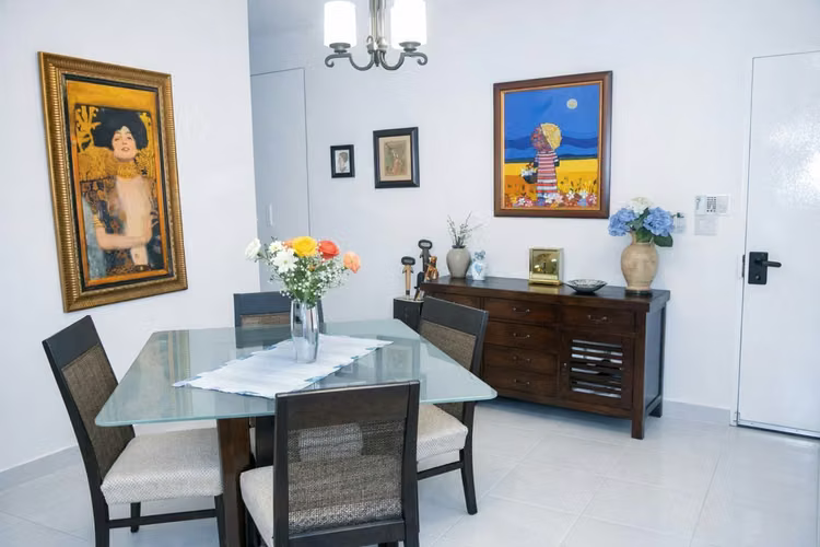¡Libre de Hipoteca y Listo para Habitar! Apartamento en Edison Park - Imagen 3