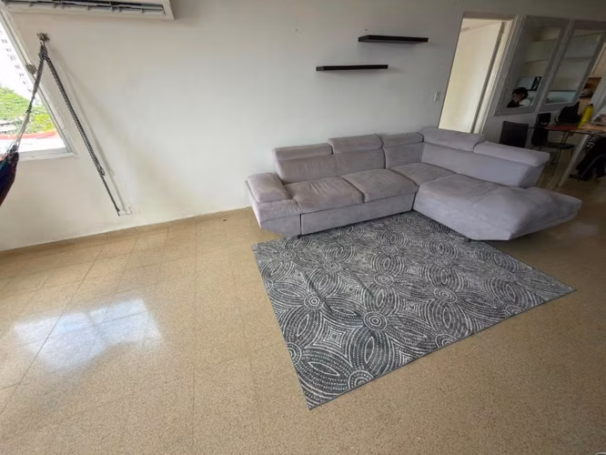 Sala Cama en excelente estado – $250