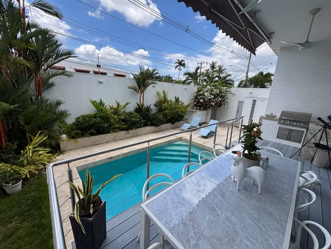 CASA CON PANELES SOLARES GARITA CERRADA