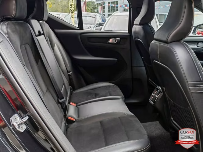 VOLVO XC4O R DESIGN 2022 - Imagen 9