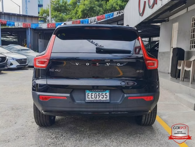 VOLVO XC4O R DESIGN 2022 - Imagen 4