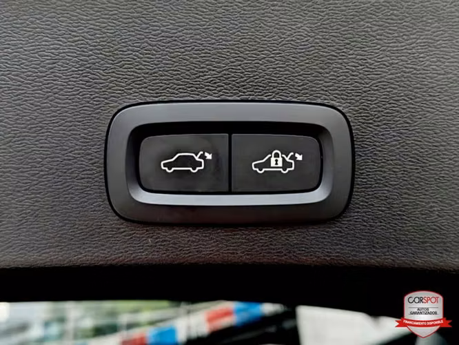 VOLVO XC4O R DESIGN 2022 - Imagen 6