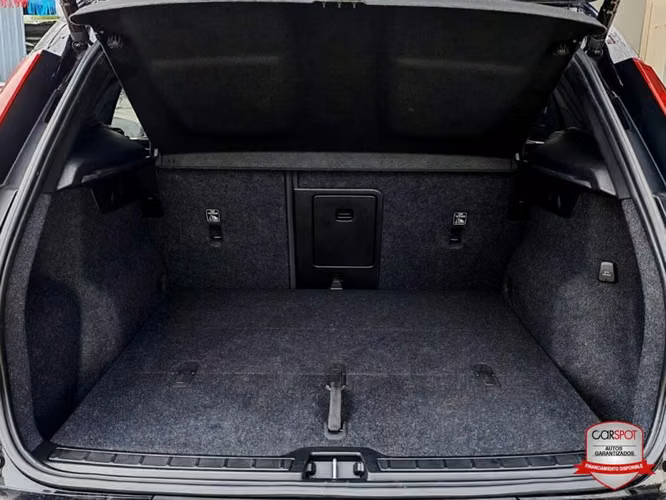 VOLVO XC4O R DESIGN 2022 - Imagen 5