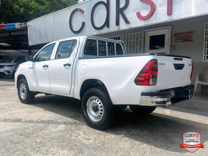 TOYOTA HILUX 4X4 2024 - Imagen 5