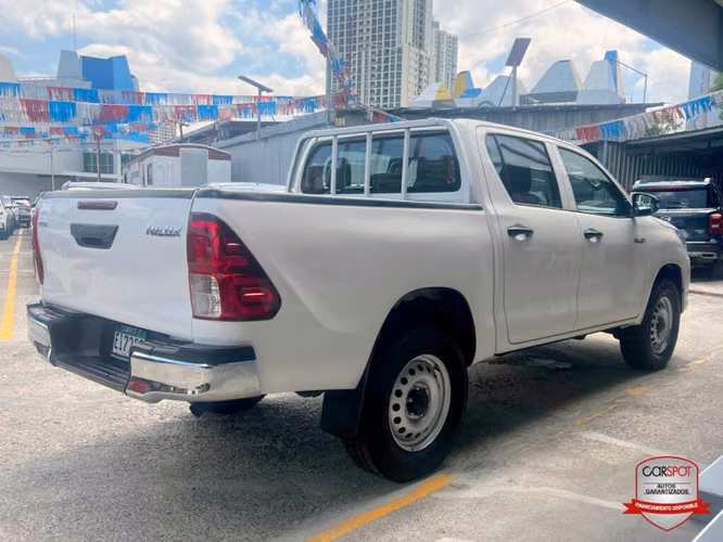 TOYOTA HILUX 4X4 2024 - Imagen 7