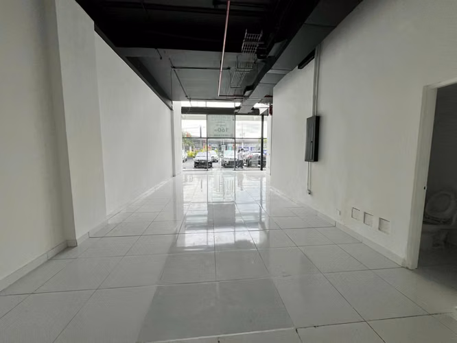 LOCAL COMERCIAL DE 160 MTS2 EN VÍA PORRAS - Imagen 4