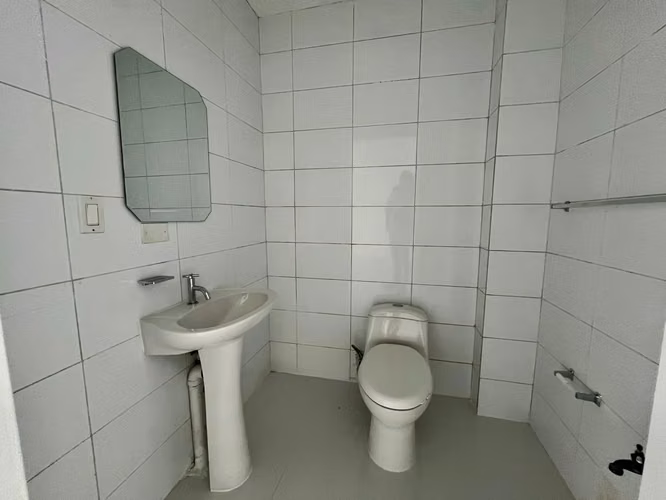 LOCAL COMERCIAL DE 160 MTS2 EN VÍA PORRAS - Imagen 5