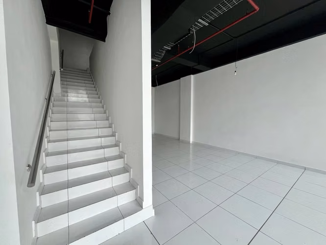 LOCAL COMERCIAL DE 160 MTS2 EN VÍA PORRAS - Imagen 2
