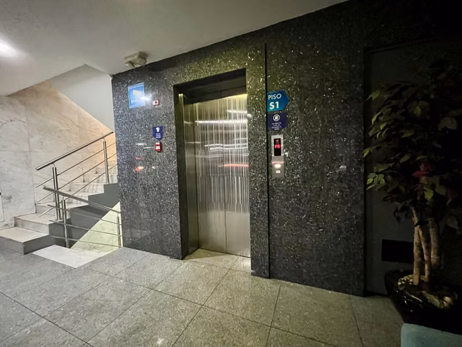 LOCAL COMERCIAL DE 160 MTS2 EN VÍA PORRAS - Imagen 11