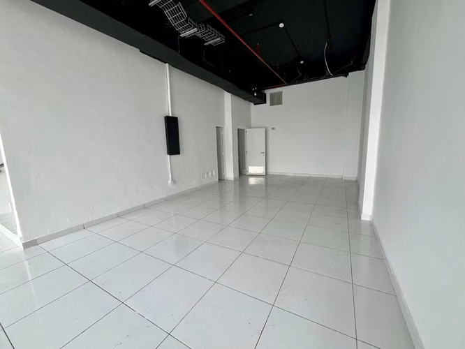 LOCAL COMERCIAL DE 160 MTS2 EN VÍA PORRAS - Imagen 3