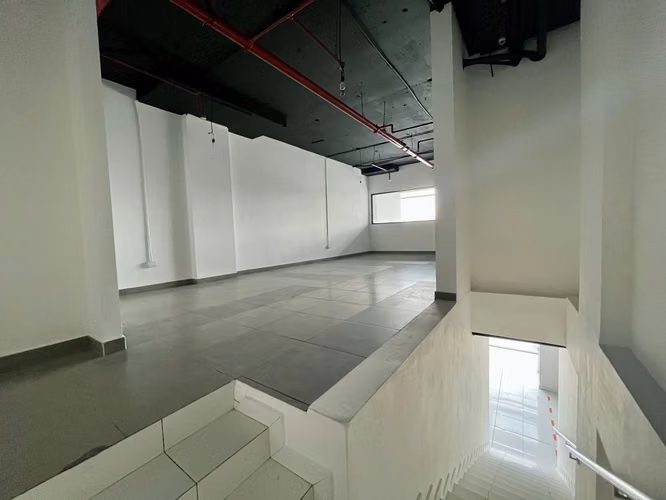 LOCAL COMERCIAL DE 160 MTS2 EN VÍA PORRAS - Imagen 7