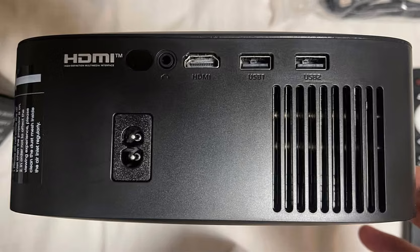 Proyector con Google TV – Como Nuevo (Solo 1 Uso) NEGOCIABLE