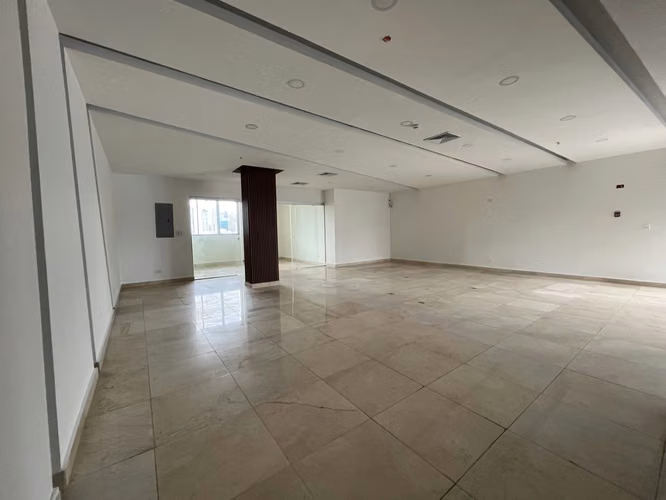 COMMERCIAL LOCATION OF 103 MTS2 BY WAY OF BATONS