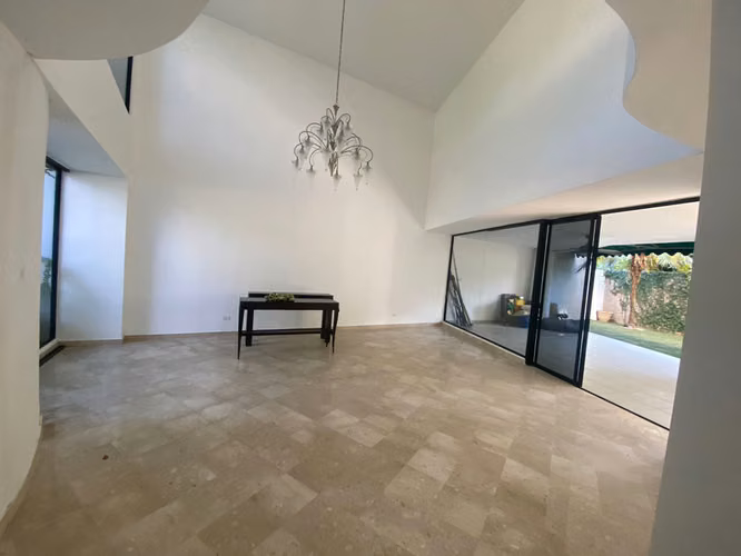 Casa en El Carmen – Alquiler y Venta