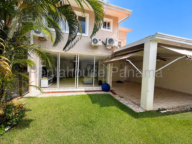 Venta Casa en Brisas del Golf Villa Navona 27YCG1168