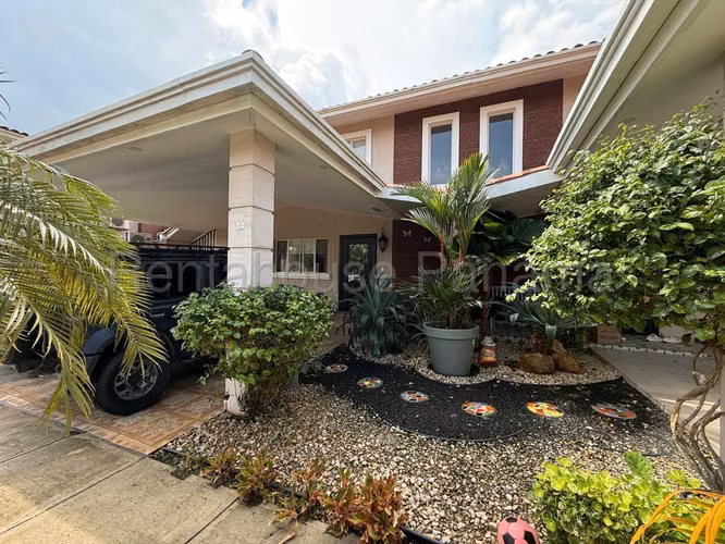 Venta Casa en Brisas del Golf Villa Navona 27YCG1168