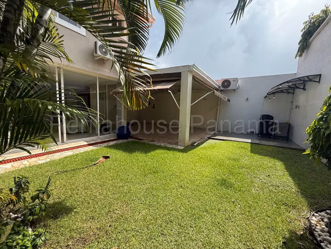 Venta Casa en Brisas del Golf Villa Navona 27YCG1168