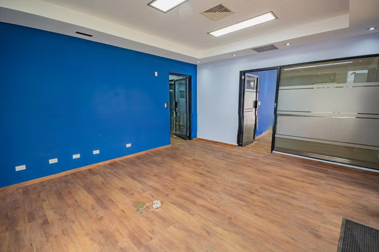 ALQUILER DE GALERA EN COSTA DEL ESTE CON EDIFICIO CORPORATIVO