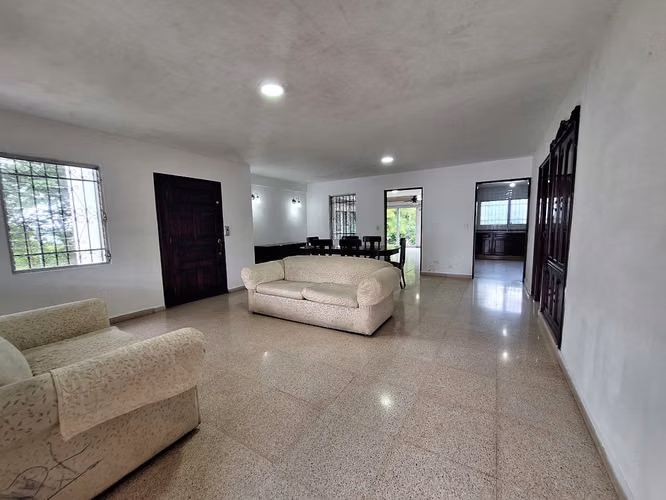 Casa en el Dorado de dos Niveles y 4 Parking - Imagen 5