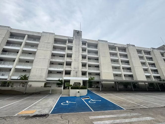 Se vende amplio apartamento en PH Altamira Gardens