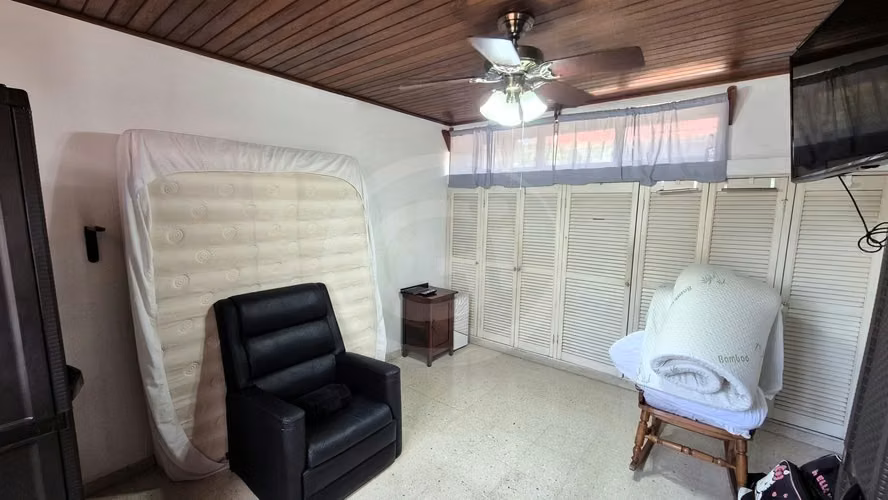 Venta Casa La Alameda, terraza, ático, excelente ubicación. Precio Oportunidad. - Imagen 13